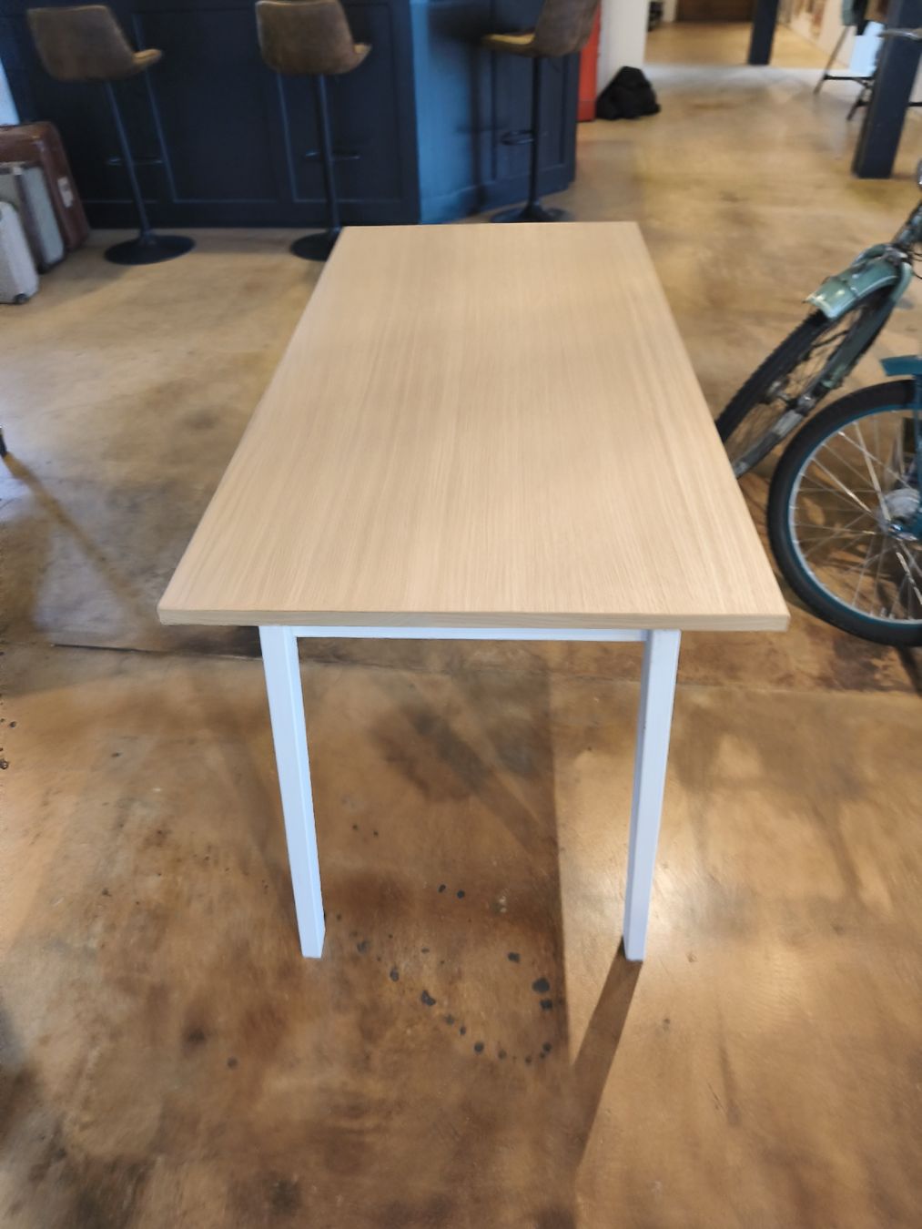 Scrivanie: Bürotisch, 140x68cm – Usato da Wald ZH venduto da Bookofraa95
