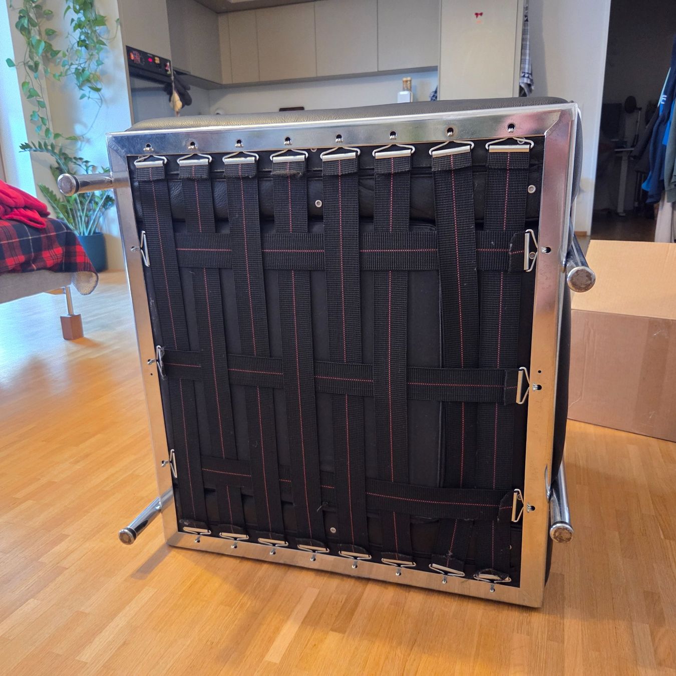 Sessel: 2x Replika LC2 Le Corbusier – Gebraucht aus Kriens von mariekevisser 1
