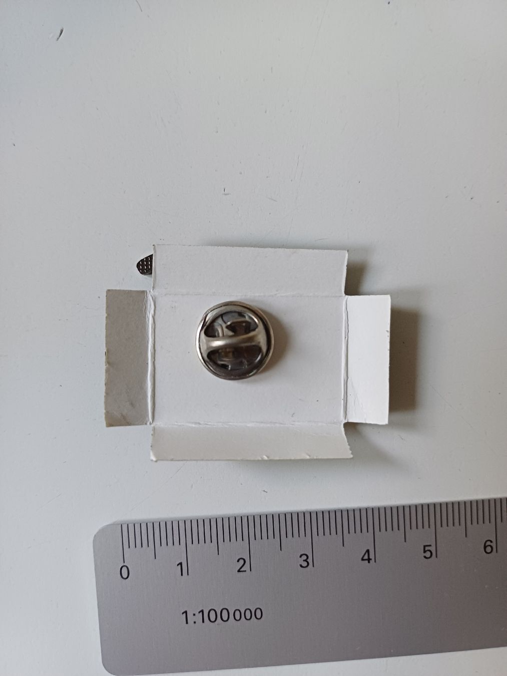 Placchette & Badge: Vintage Elmar Pin – Usato da Zürich venduto da Avocadokern 1