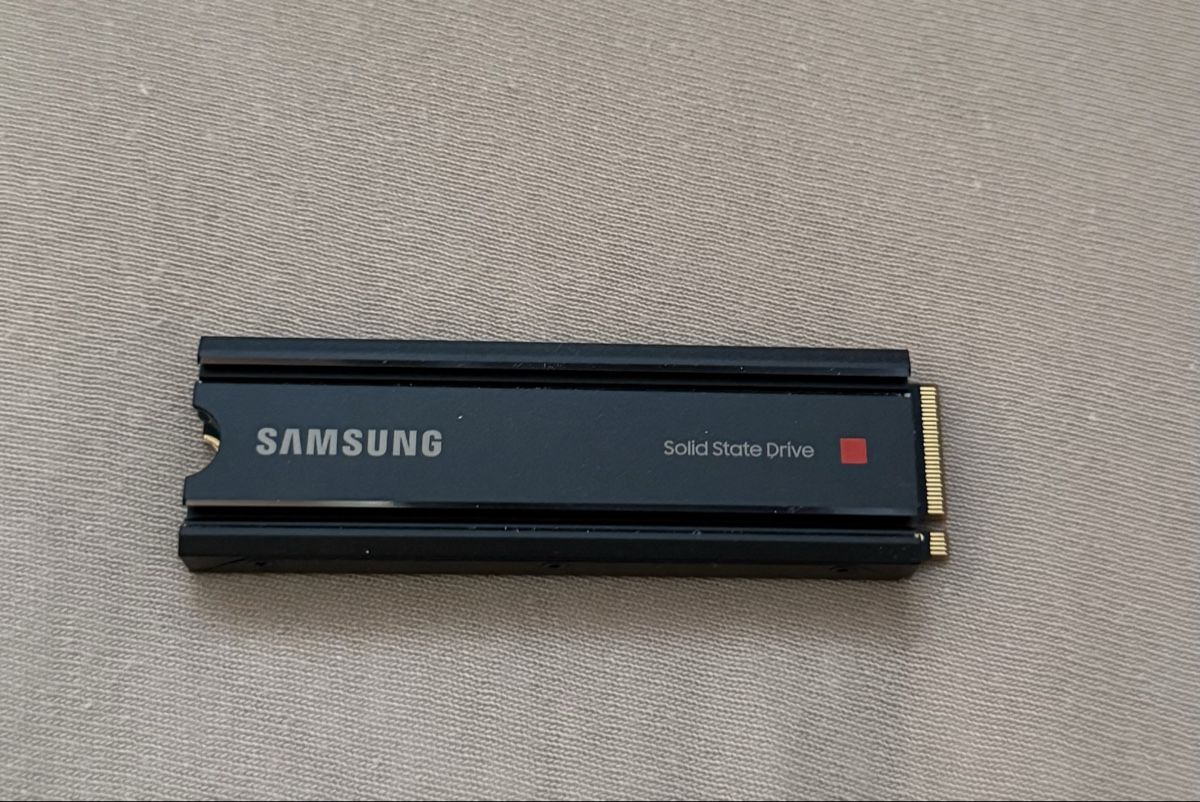 Samsung Harddisks: Samsung 980 Pro 1TB M.2 SSD MIT HEATSINK – Gebraucht aus Bottmingen von max_9x85