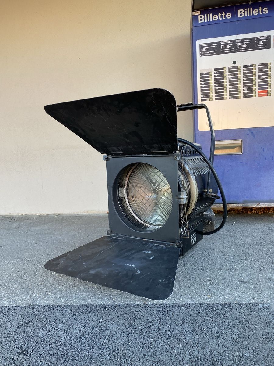 Lampen: Theater Scheinwerfer Vintage Studio Lampe Deltschaft Berlin – Gebraucht aus Winterthur von klassikaudio