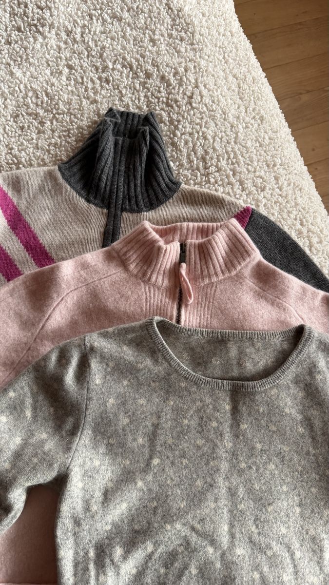 Maglioni & Felpe: Grey Polka Dot Long Sleeve Pullover Soft Knit Sweater – Usato da Knonau venduto da Grapesvintage 1