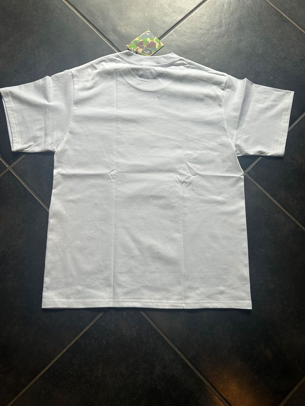 Bape T-shirt: BAPE Big Ape Head Tee Blanc/Rose Camo – Nuovo e nell'imballaggio originale da Le Locle venduto da Diabolo11 3