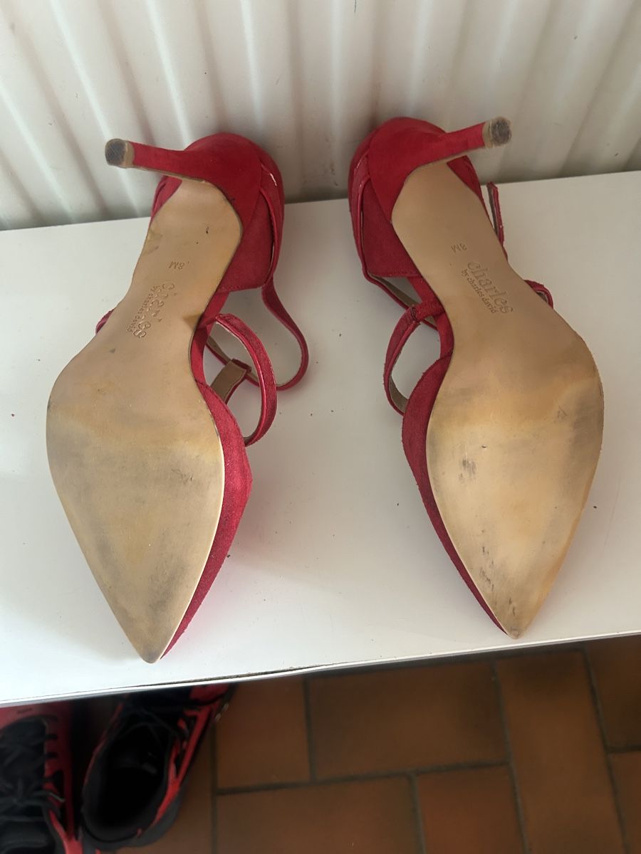 Damenschuhe: Elegant Red Charles & Keith High Heels, Size 39 – Gebraucht aus Marin-Epagnier von Kty_1907 5