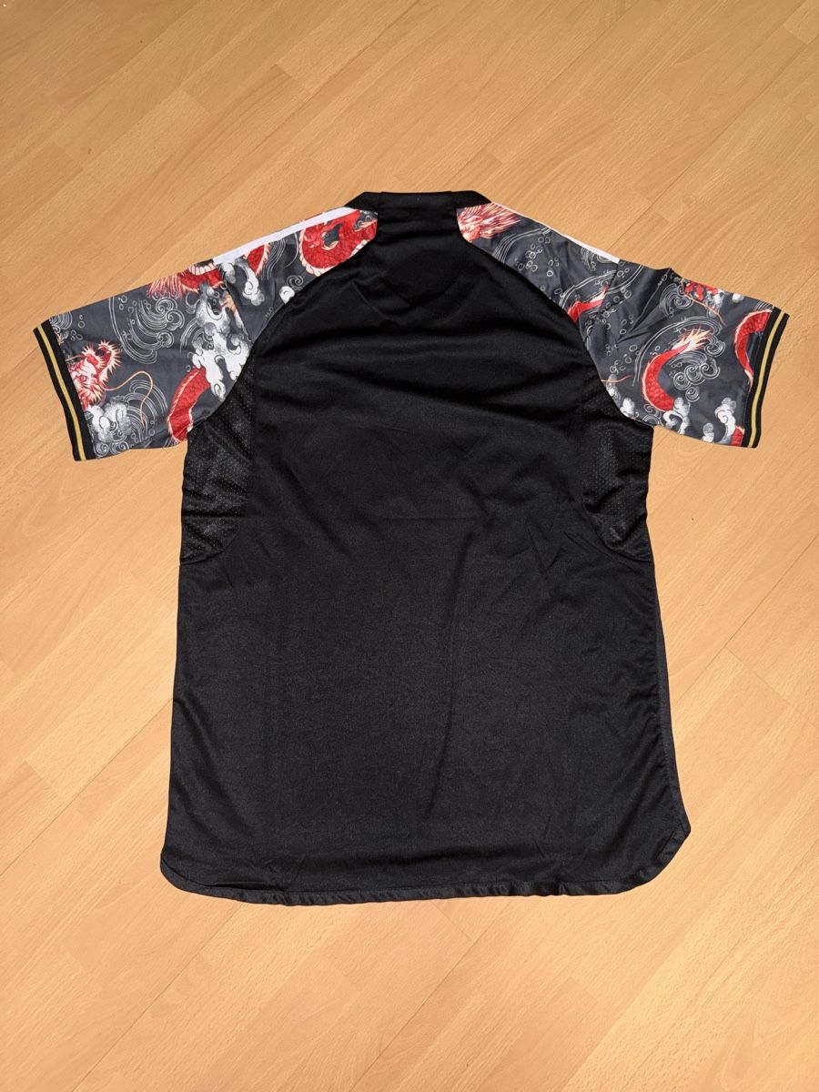 Adidas Canottiere & Pantaloni: Real Madrid Trikot mit Drachenmuster - Grösse L – Nuovo (secondo la descrizione) da Au SG venduto da Dadi_Mkd 1