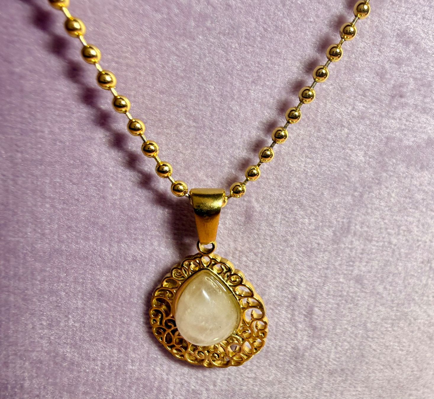 Catenine: Collier pierre de lune – Nuovo e nell'imballaggio originale da St-Maurice venduto da Sandrinette123 4