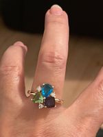 Très Jolie bague 58 pierres zircons de couleurs