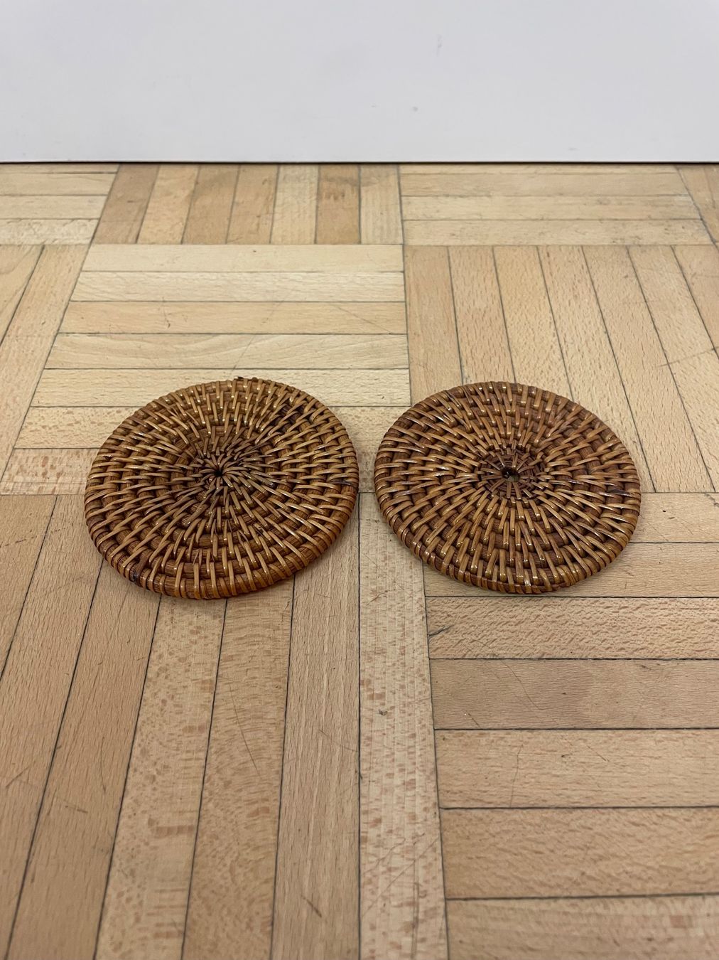 Sottobicchieri: Vintage Geflecht Glasuntersetzer mit Ständer Untersetzer Set – Usato da Zürich venduto da Vintagewiesel 4