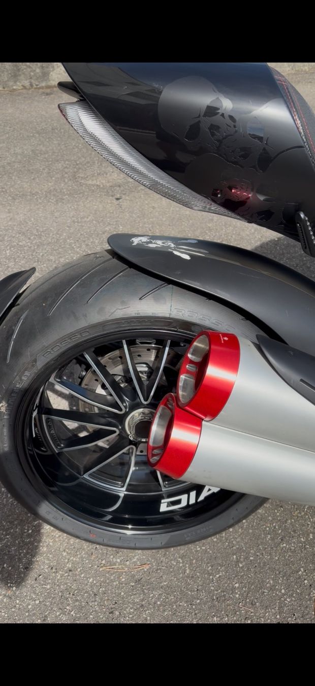 Ducati Strada: Ducati Diavel 1200 schwarz – Usato da Orpund venduto da Creative8 1