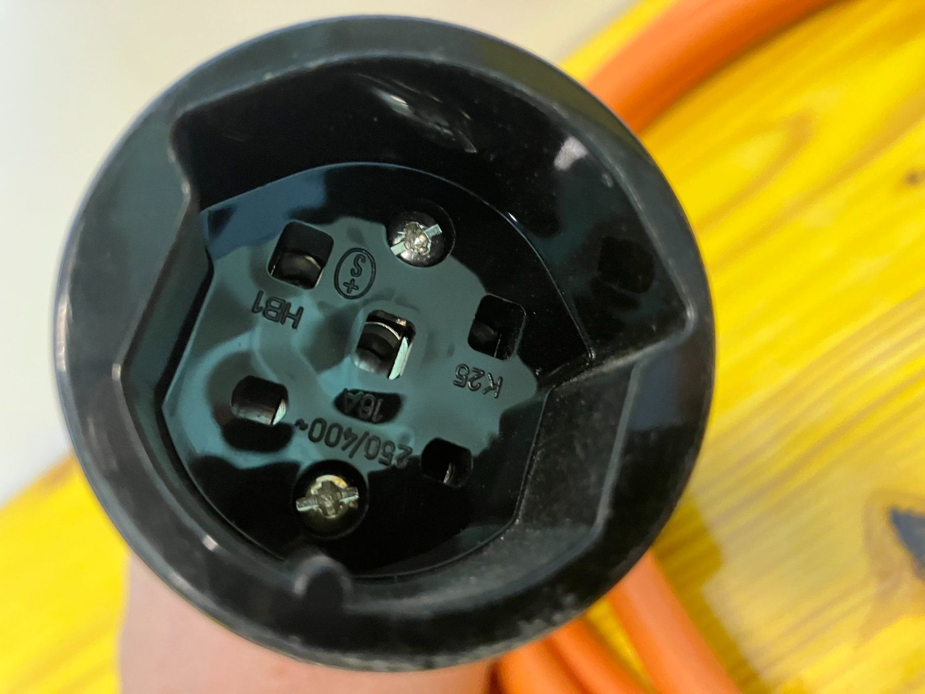 Cavi: ca. 2m Purpur Anschlusskabel 16A / 400V ab 1.- – Nuovo (secondo la descrizione) da Lichtensteig venduto da Buy24International 2