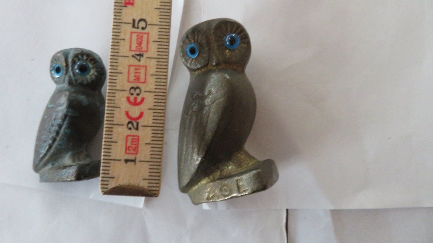 Statuette: Eulen 2 Stück aus Bronze gemarkt mit AOE – Usato da Wetzikon ZH venduto da morda1954 1
