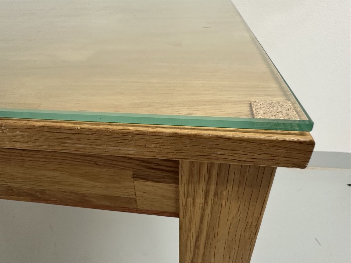Ikea Tables: Holztisch mit passender Glasplatte. – D'occasion à Zürich par Scheidungsverkauf