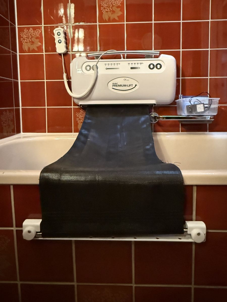 Altro per la cura del corpo: Idumo Badewannenlift premium – Usato da Hofstetten SO venduto da anja4114