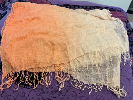 Schöner Frühlingsschal in Orange-Weiss Ombre Look