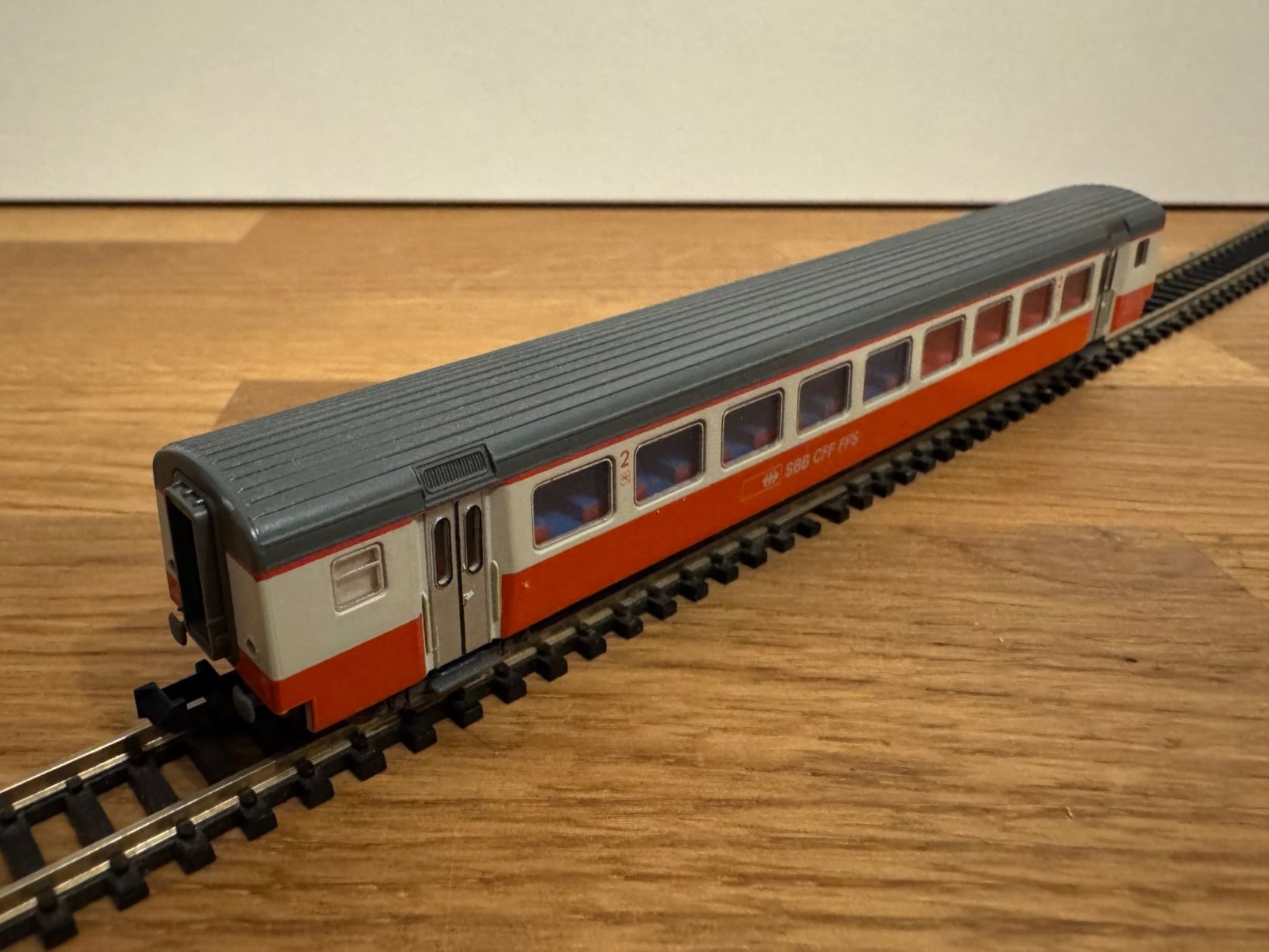 Trix Modelleisenbahnen: Minitrix SBB PW 2. Klasse Swiss Express – Neu (gemäss Beschreibung) aus Schlierbach von Look8 2