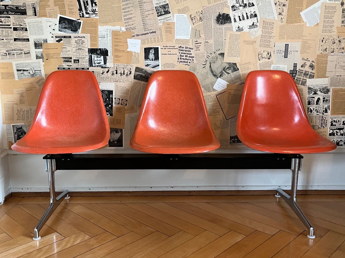 Herman Miller Sedie: Vintage Eames Tandem Shell Seating (fiberglass) – Usato da Bern venduto da goodlife 1