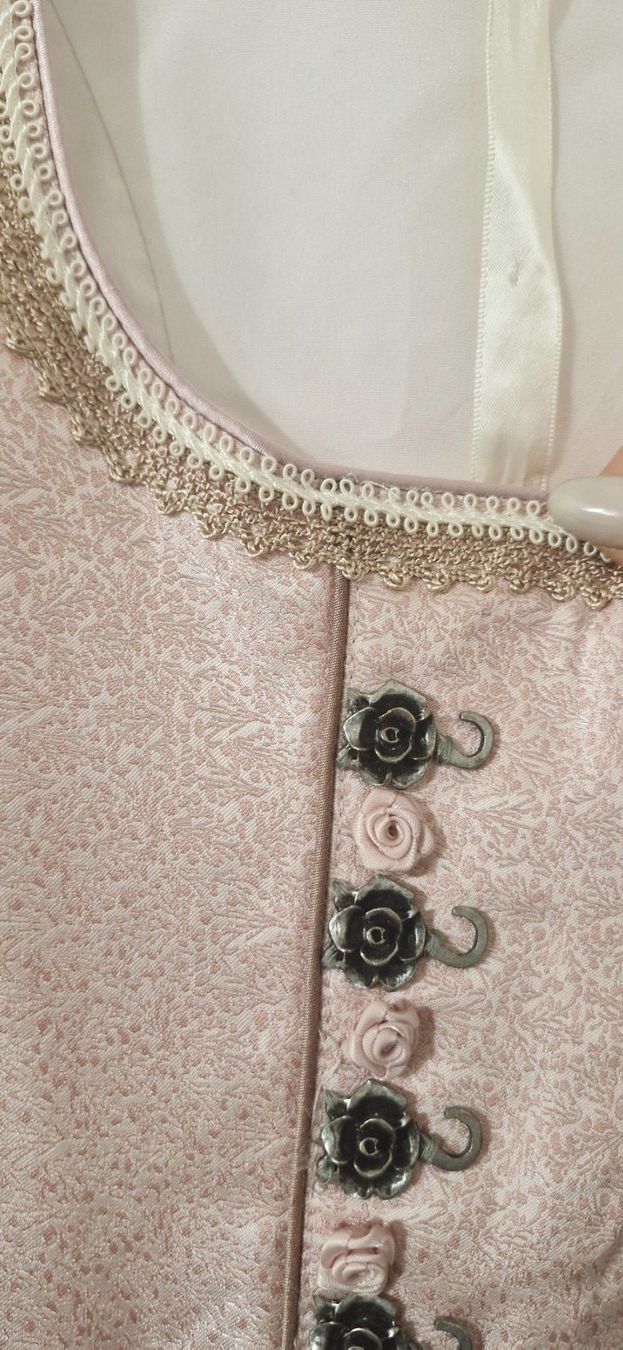 Krüger Vestiti: Krüger Dirndl rosa mit Spitze und Strass Gr. 42 – Nuovo (secondo la descrizione) da Basel venduto da selina.mueller1 3