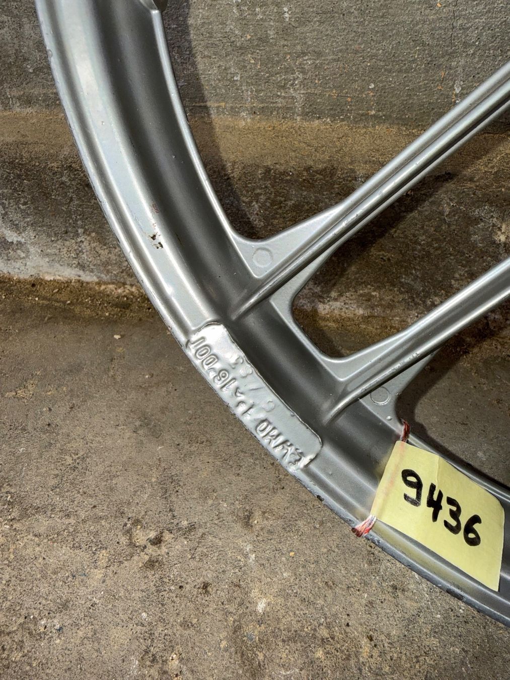 Fantic Parti ricambio per ciclomotori: Fantic Issimo Gussfelgen Vorderrad 16 Zoll – Usato da Fahrni b. Thun venduto da berger_tuning34 1