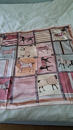 magnifique foulard en soie chevaux