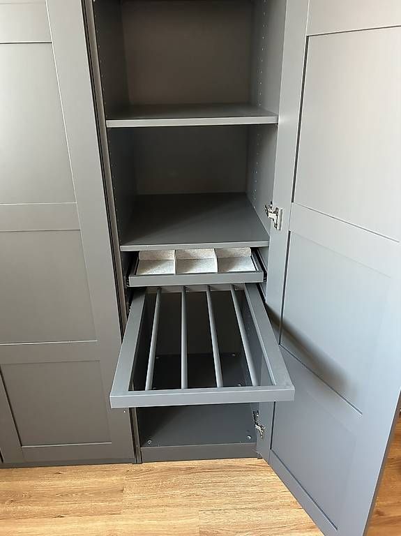 Schränke: IKEA Pax Schrank grau 150cm – Gebraucht aus Regensdorf von rob_c7xr 3