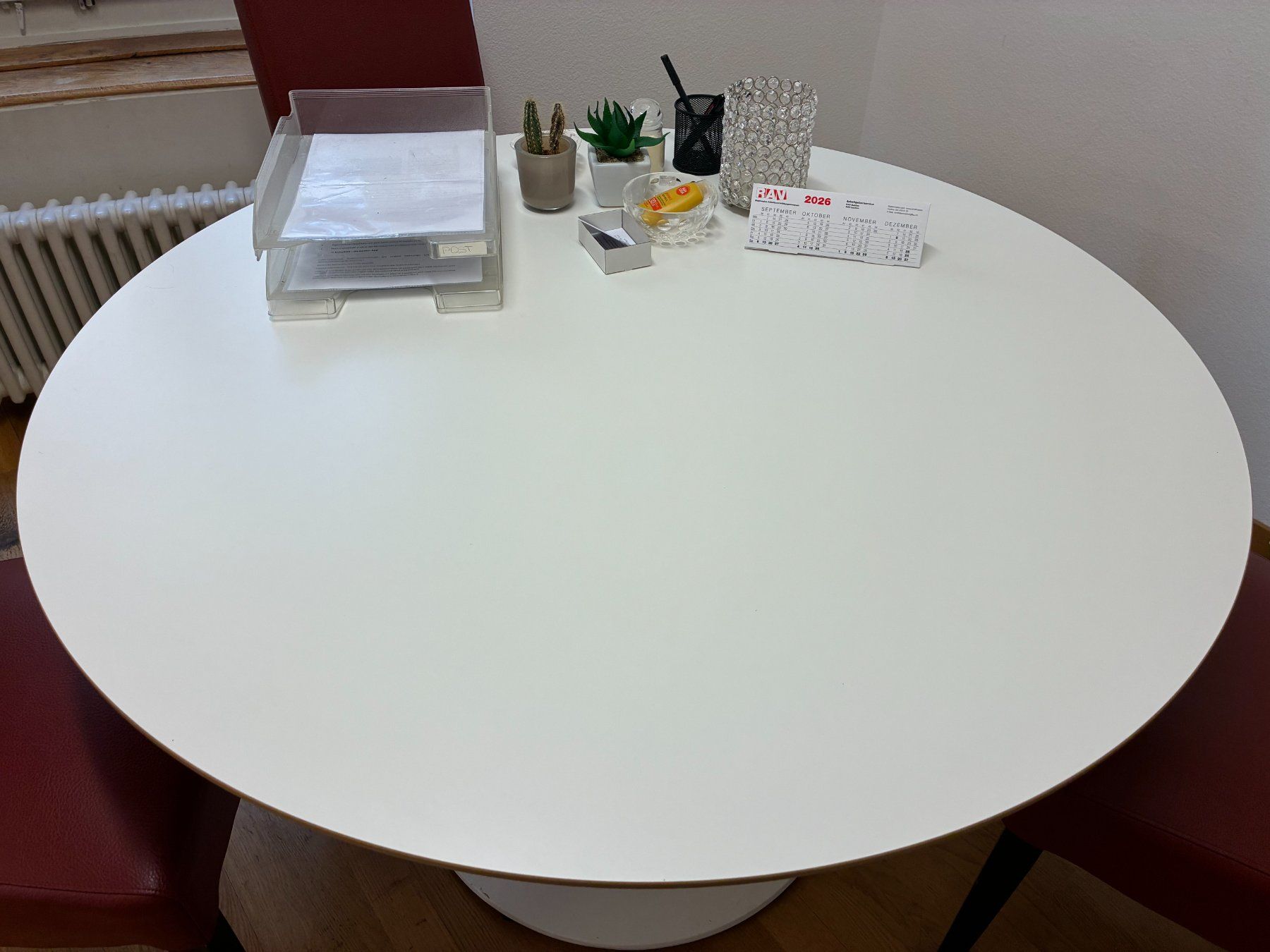 Tables: Tisch rund/ weiss – D'occasion à Uitikon Waldegg par Bettina_bibi 1