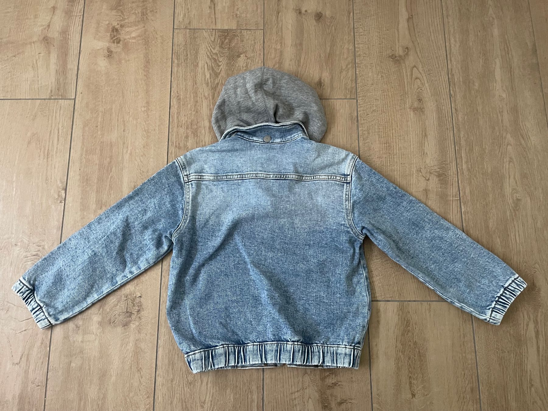 H&M Vestes & Manteaux: Jeansjacke von H&M Gr. 122 NEU – Neuf (Voir description) à Waltenschwil par hansnine 2