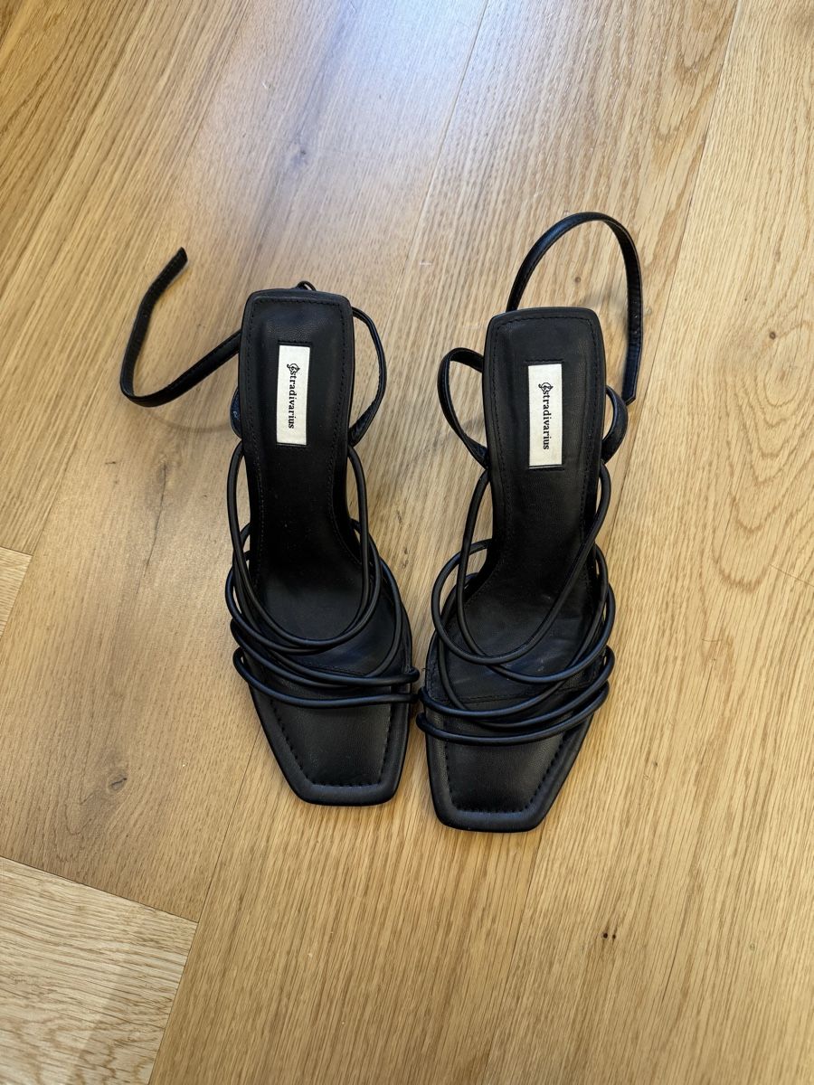 Stradivarius Scarpe da donna: Schwarze high heels - Gr 38 – Usato da Solothurn venduto da Hage_