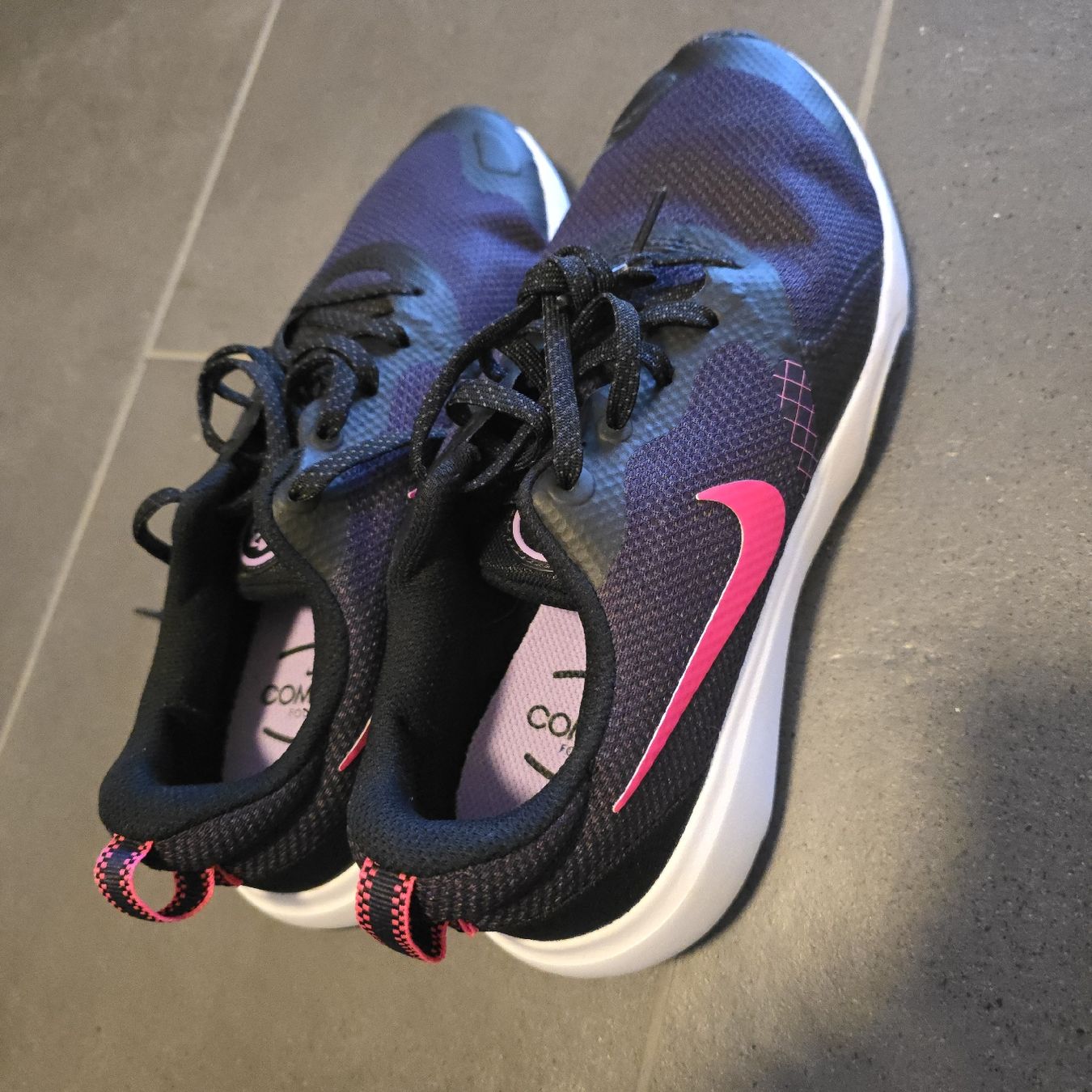 Nike Scarpe da donna: Nike – Nuovo e nell'imballaggio originale da Zürich venduto da lar_d9pc