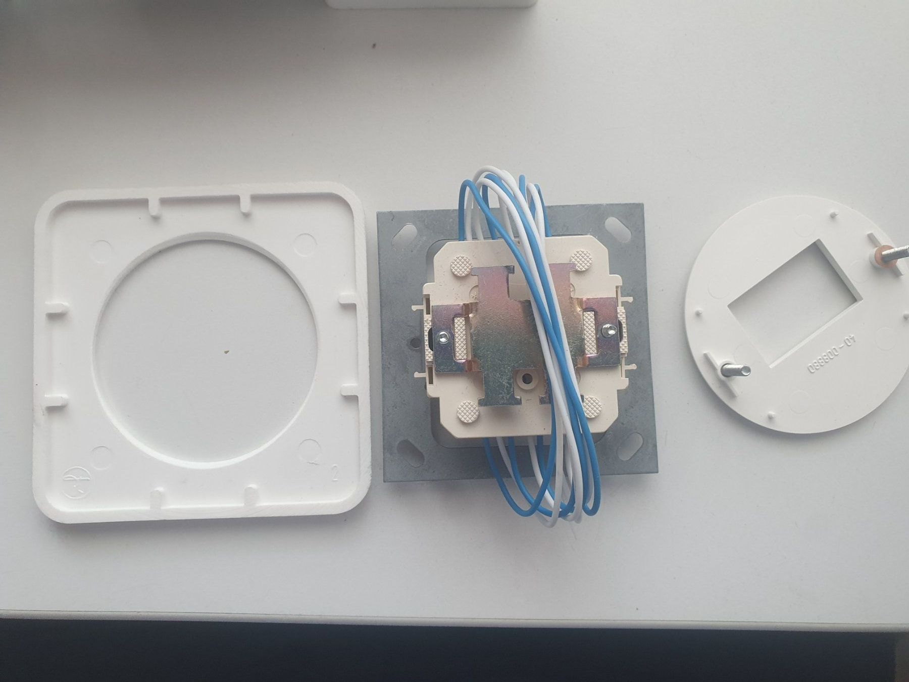 Spine: Doppel Netzwerk Steckdose UKV 2xRJ45 – Nuovo (secondo la descrizione) da Zürich venduto da eymen20 3