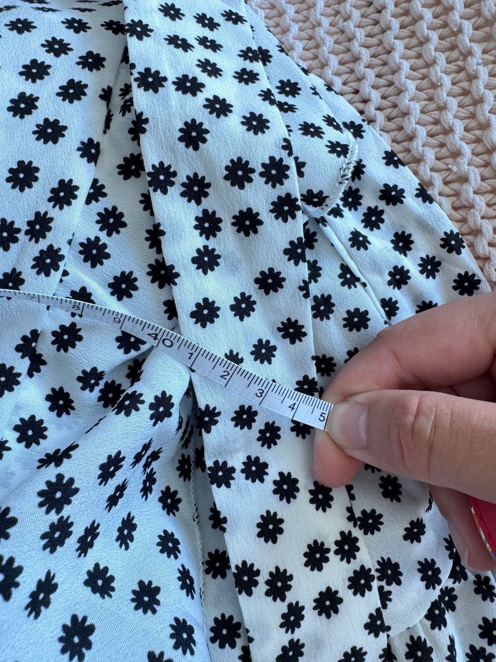 Röcke: Jupe blanc a motif fleuri noir – Gebraucht aus Montreux von iizaa811 5