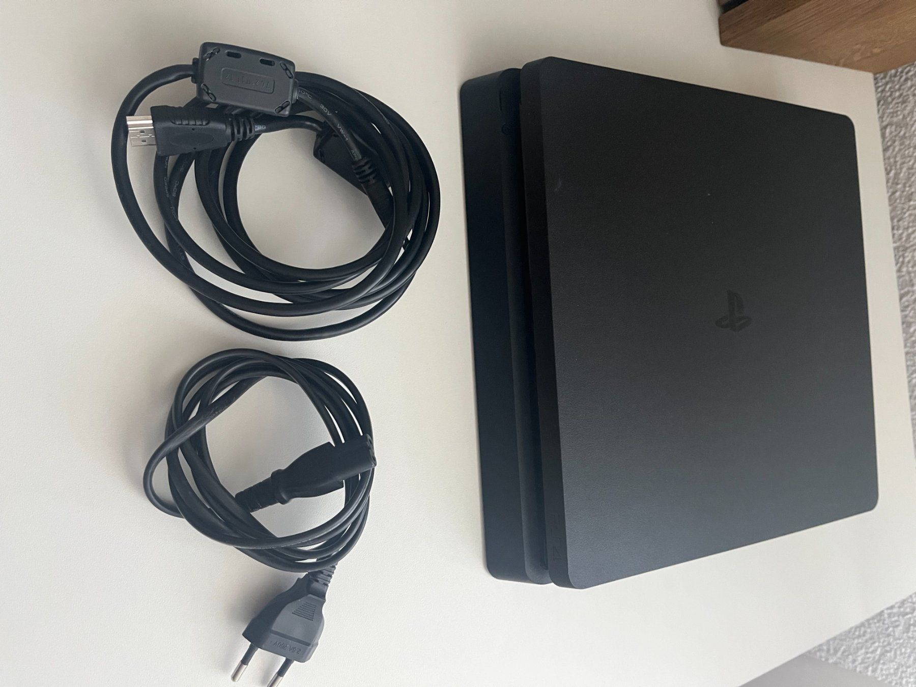 Sony Console: PlayStation PS4 Slim – Usato da Rüti ZH venduto da Ru1