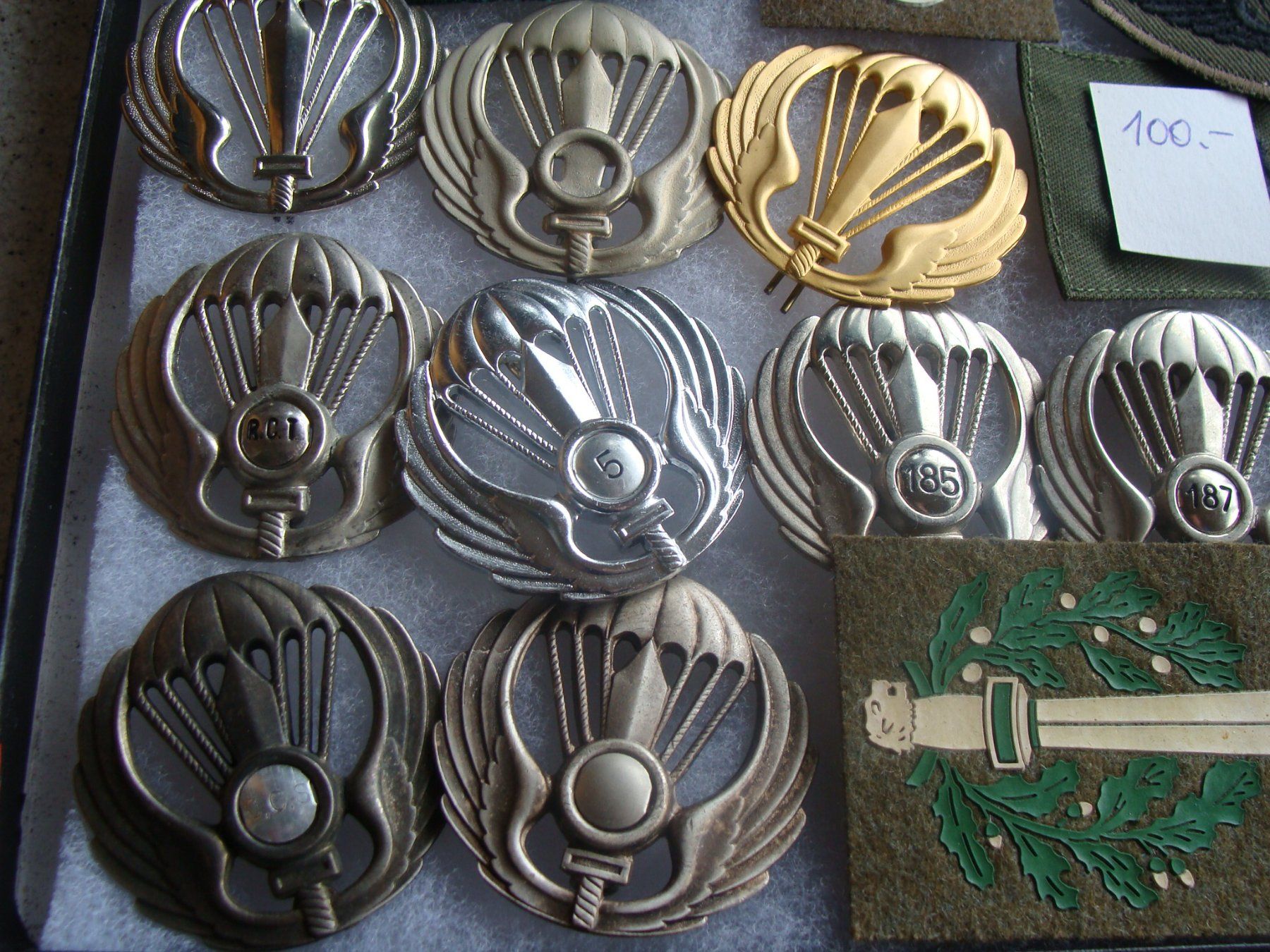 Placchette & Badge: Dans présentoir vitré, collection Italie et Grèce – Usato da Cuarny venduto da hen_g7hn 1