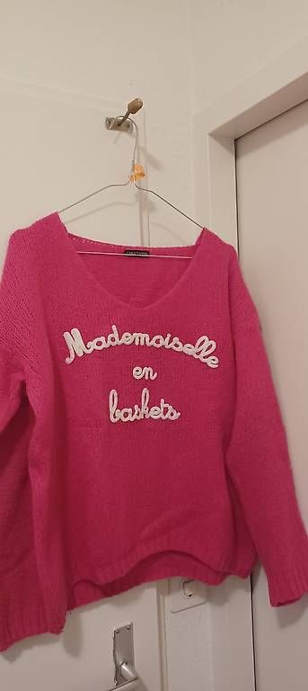 Maglioni & Felpe: Magnifique pull "Mademoiselle en baskets" – Usato da GENEVE venduto da NathalieI01