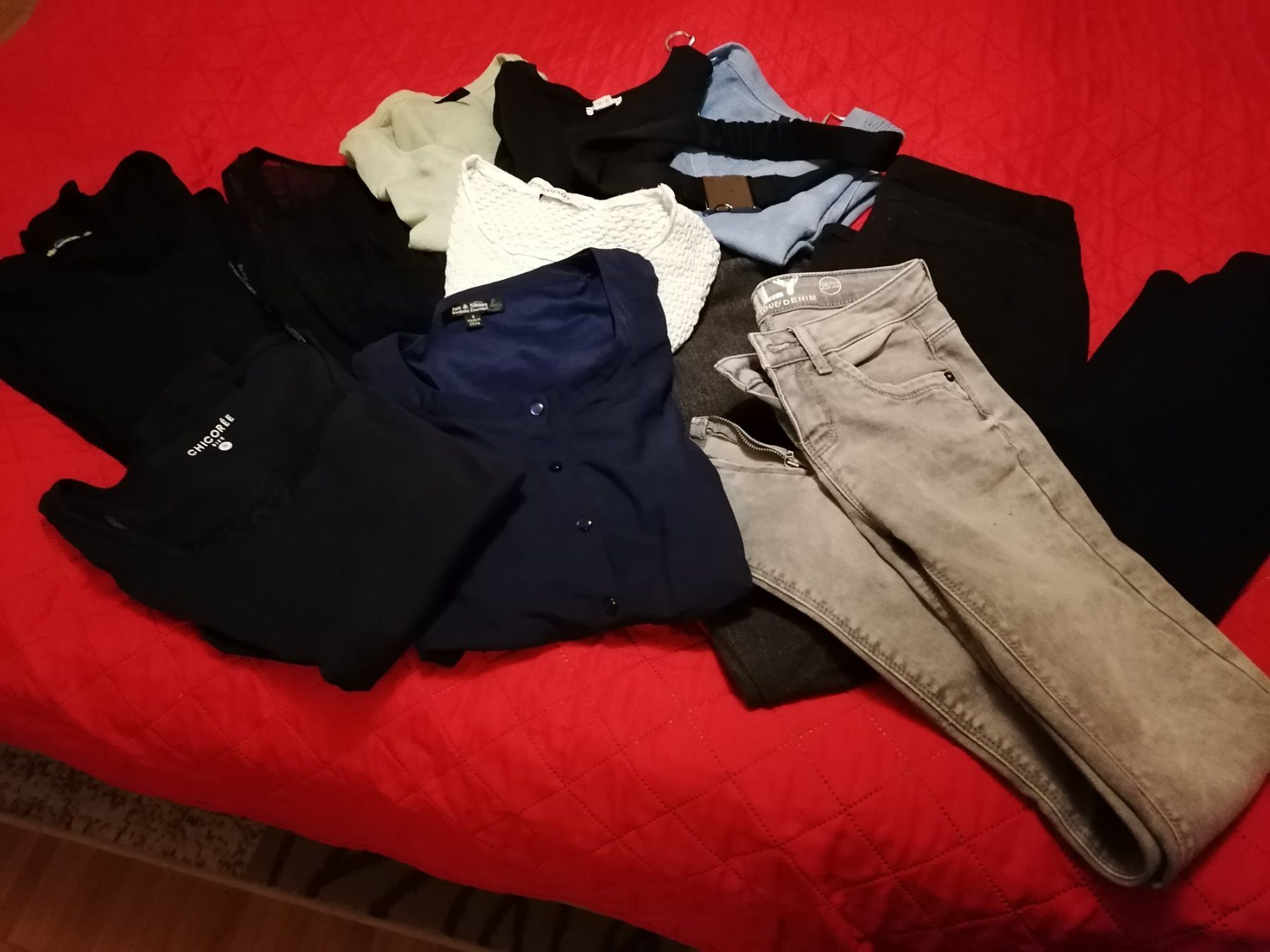 Lotti di vestiti: Grosses Damen Kleiderpaket – Usato da Bassersdorf venduto da maga1g