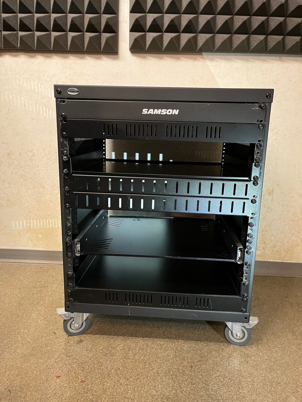 Altri accessori: Samson 12U Rack (incl. trays, xtra hardware) – Usato da Nuerensdorf venduto da meb_hqw5