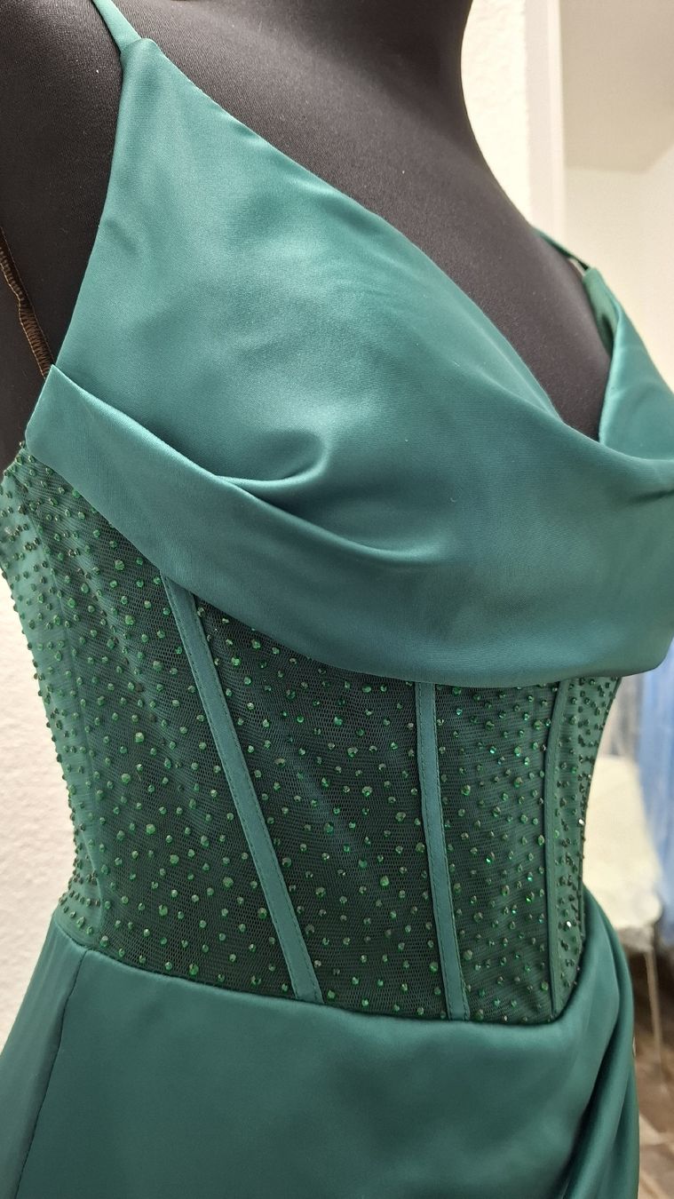 Vestiti: Emeraldgrün Kleid – Nuovo (secondo la descrizione) da Uster venduto da VMT. 2