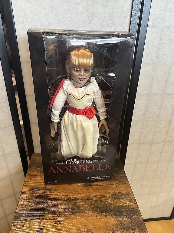 Statuette: Mezco Toys The Conjuring - Annabelle – Nuovo e nell'imballaggio originale da St. Gallen venduto da ManuelSt. 3