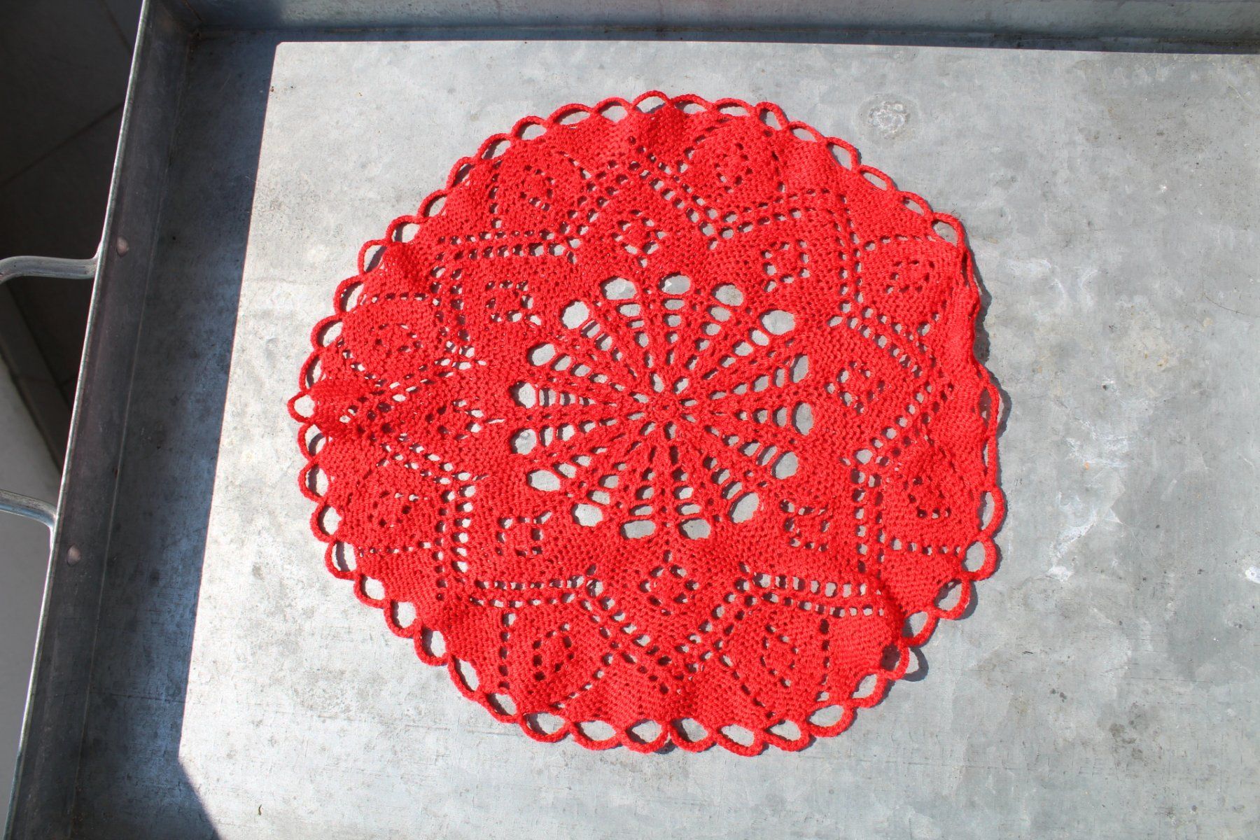 Altra biancheria da tavola: Rotes Häkel Deckchen,  29 cm – Usato da Locarno venduto da fripui 1