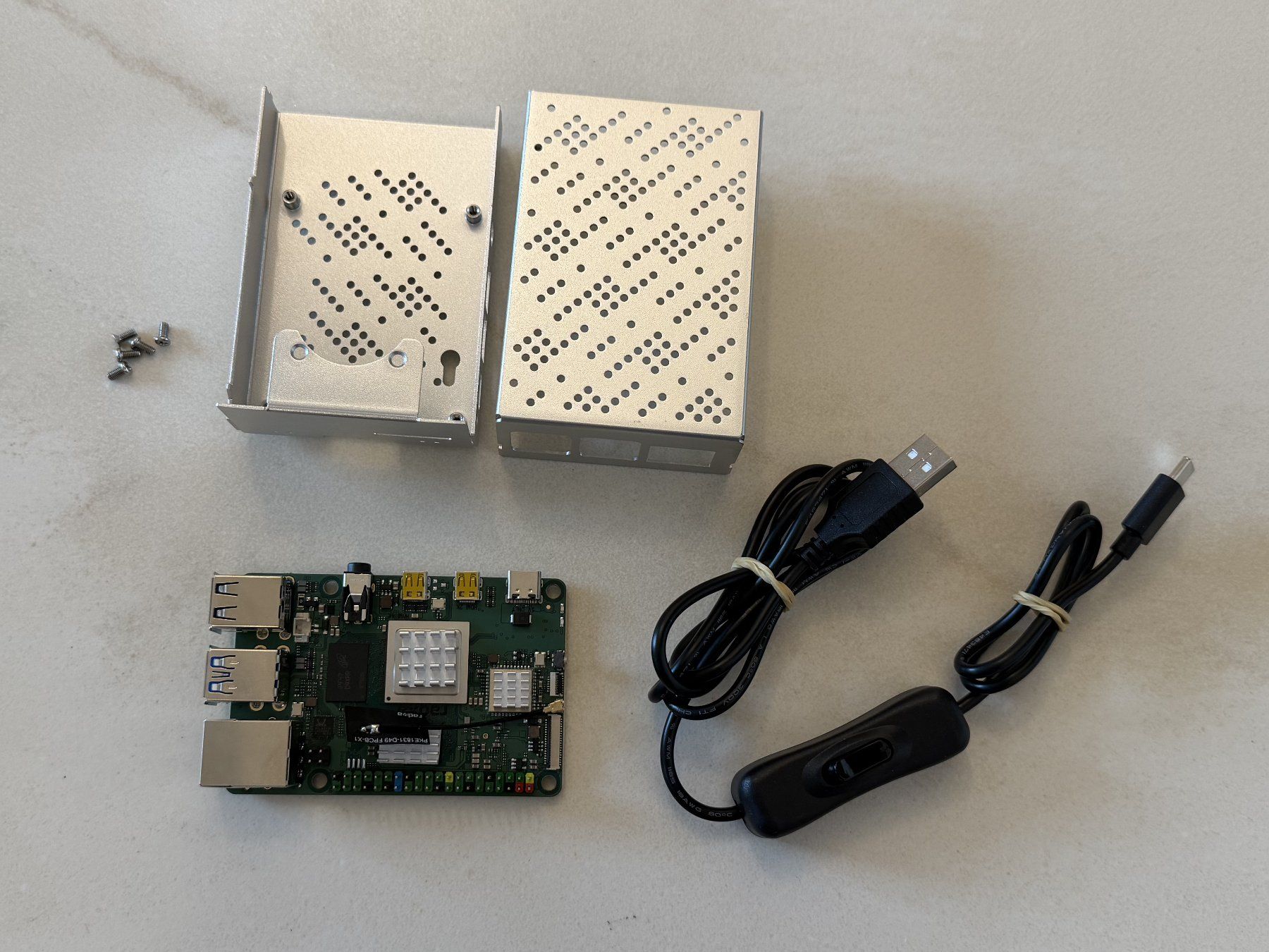 PC: radxa ROCK 4C+ | 4 GB RAM | Linux Mini-Server | Metallgehäus – Usato da Glarus venduto da walkerit