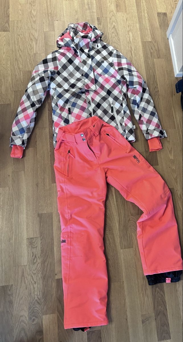 Kleiderpakete: Rehall Ski Jacket & Pants Set - Women's Size Small/Medium – Gebraucht aus Unterägeri von Ekomaki 1