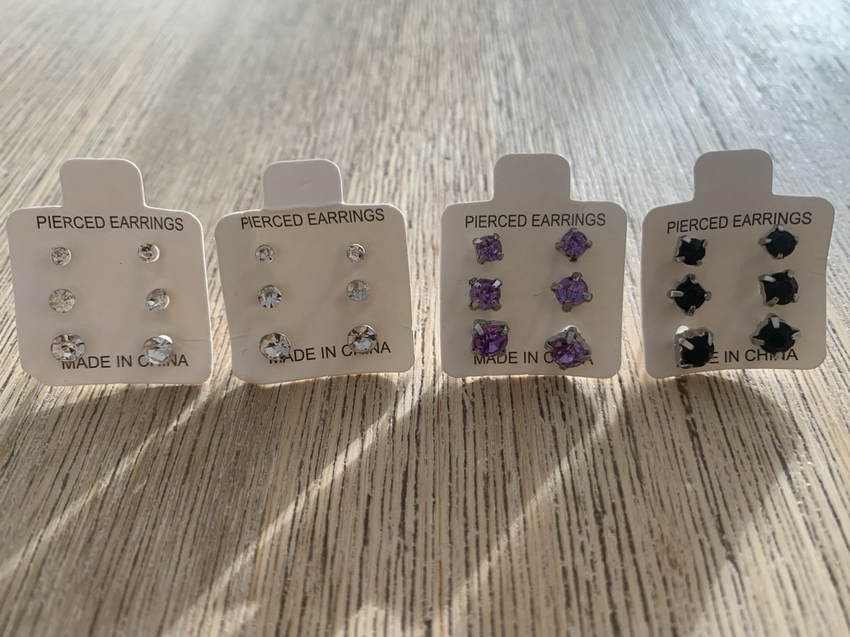 Altri gioielli: Set Ohrstecker, 4 verschiedene Farben, Neu, Schmuck 5.- – Nuovo (secondo la descrizione) da Wängi venduto da JALE04