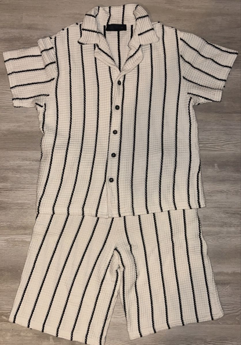 Zara Lotti & Set di vestiti: Ensemble chemise et short rayé blanc et noir – Nuovo (secondo la descrizione) da Charmoille venduto da chaignat03