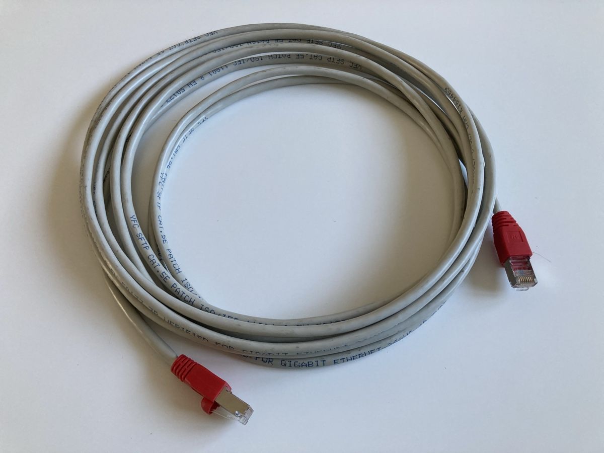 Kabel: Câble réseau Ethernet RJ45 - Cat.5e - 5m – Gebraucht aus Biel/Bienne von almercaa