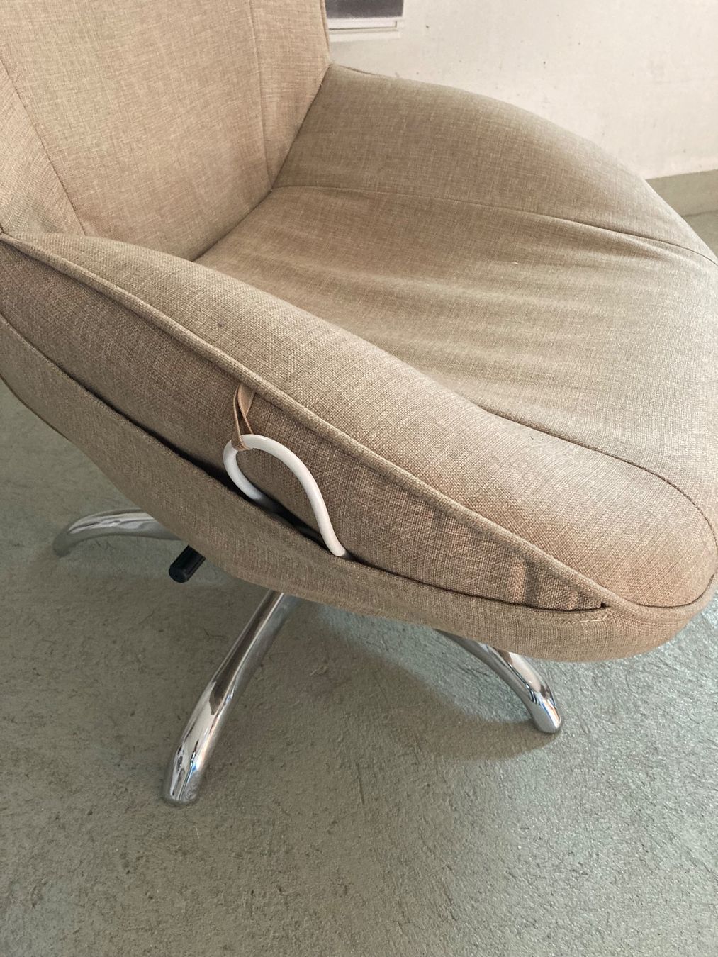 Poltrone: Relaxsessel mit Heizfunktion & Hocker | Drehbar | Beige – Usato da Sonterswil venduto da VD-Service 4