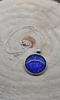 Halskette mit Cabochon Anhänger blau glitzer Neu