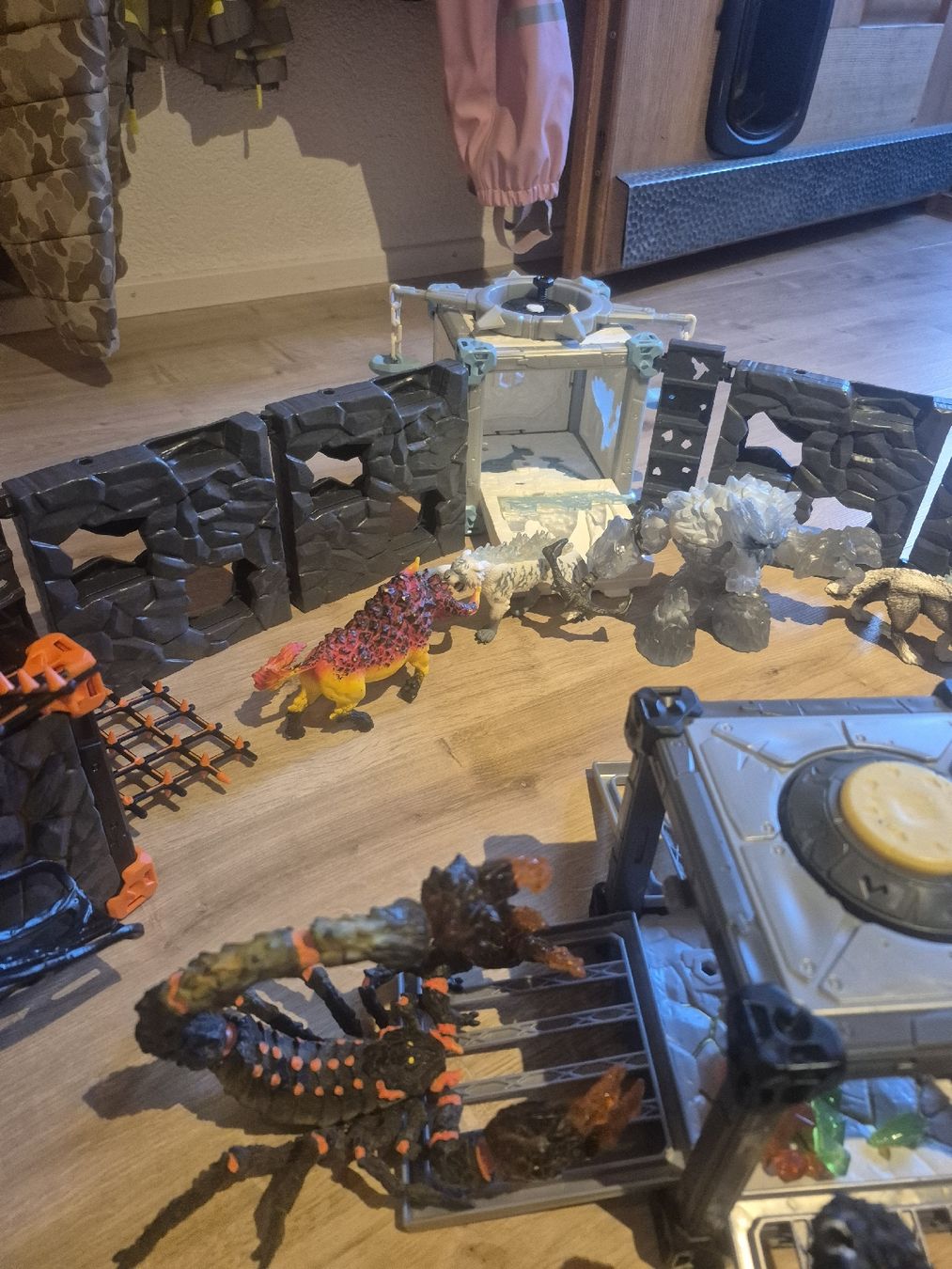 Schleich Giocattoli: Schleich ELDRADOR CREATURES XXL Komplettset mit ca. 10 Figur – Usato da Kirchlindach venduto da Proticle 7