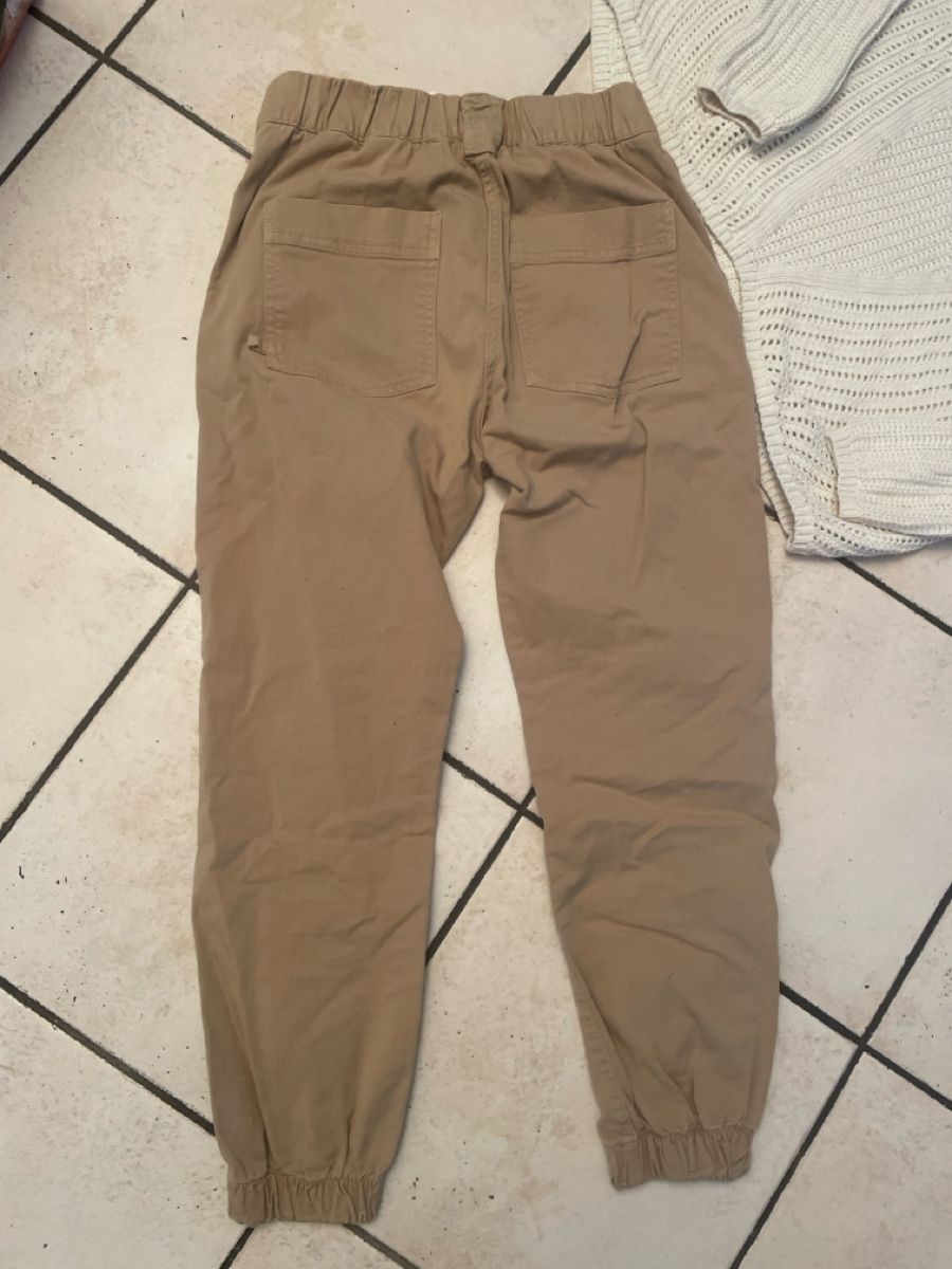 Bershka Lotti di vestiti: Bershka Jeans  Gr.38 + H&M Pullover Gr. M – Usato da Obergerlafingen venduto da cabo4 3