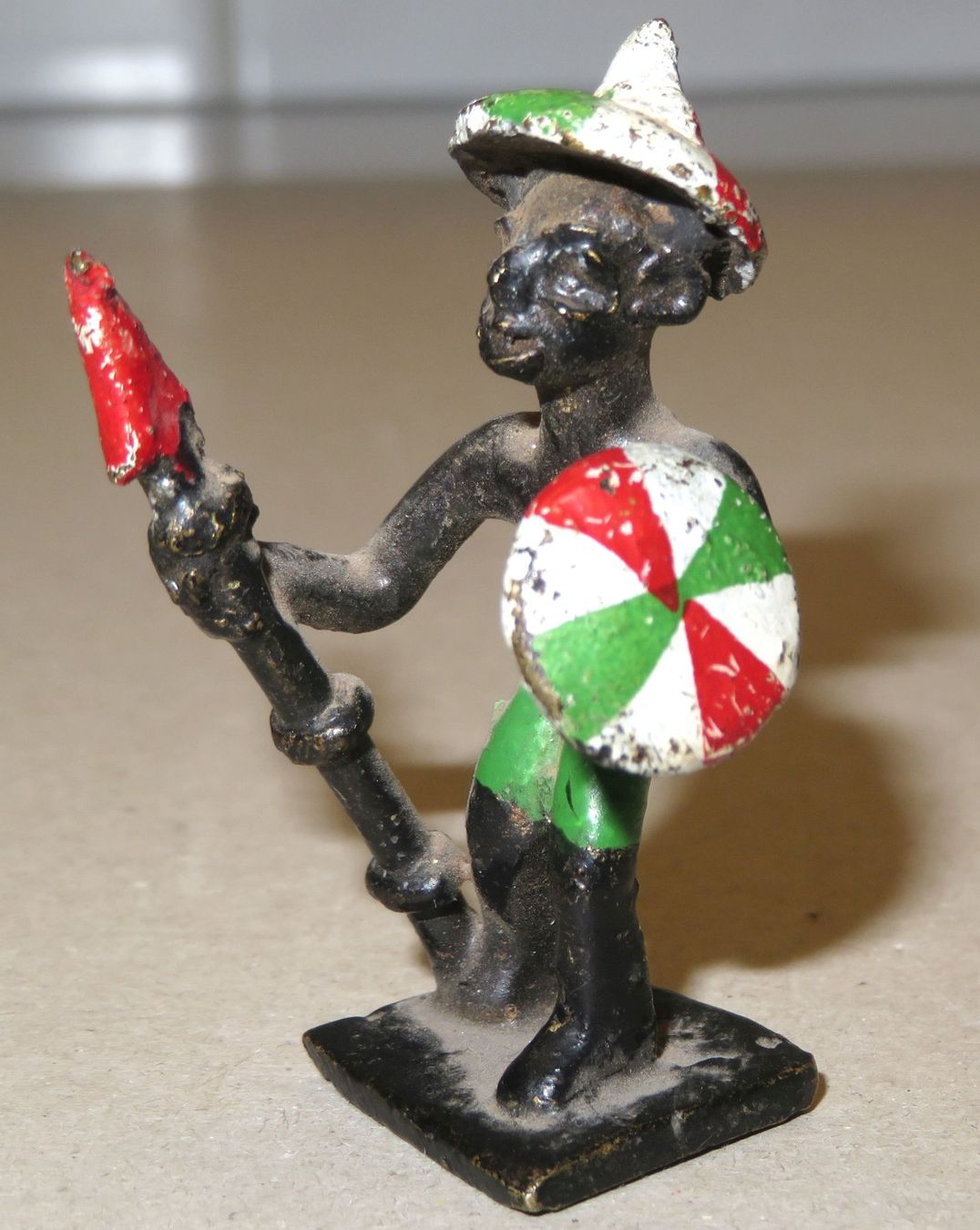 Statuette: Bronzefigur afrikanischer Krieger, Höhe 5.5 cm – Usato da Oberriet SG venduto da ganesh435 1