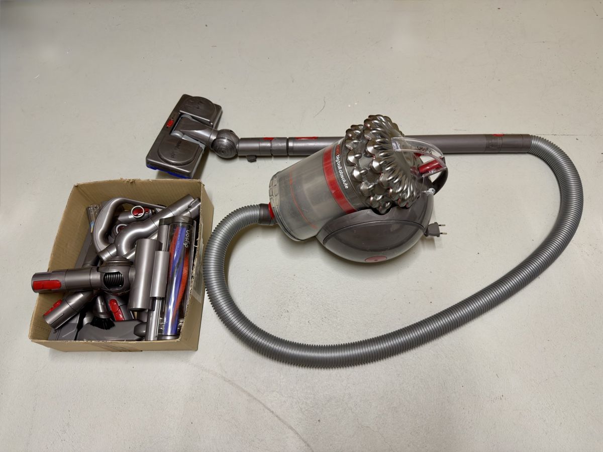Dyson Aspirapolveri & Accessori: Dyson Cinetic Big Ball Absolute Staubsauger – Usato da Horgen venduto da Penungu2 1