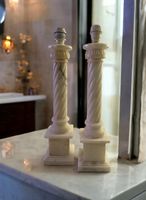 Paar korinthische Säulen-Tischlampe aus weissem Marmor Italy
